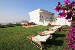 Villa Albe, jacuzzi con vistas al mar