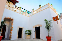 Exedra Holiday House