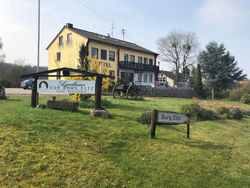 Landhaus vor Burg Eltz