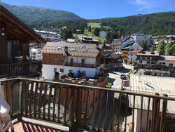 Walking distance from chairlift and center-60 sq m Wi-Fi