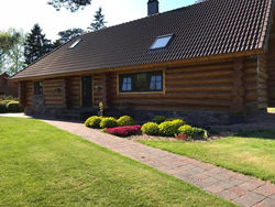 The gorgeous log house, that brings out the smile!