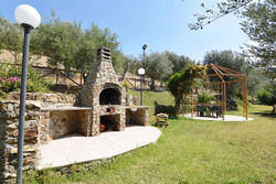 CHALET TRA GLI ULIVI: • giardino • WiFi • A/C • bbq