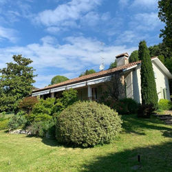 Einzelhaus mit großer Terrasse und Garten in Teolo